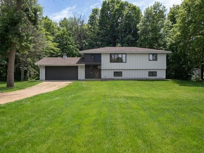 /international/us/10638-maple-lane-rogers-mn-110108716384/