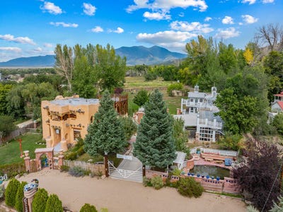 /international/us/939-kit-carson-road-taos-nm-110107406959/