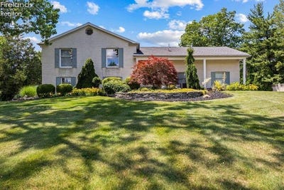 /international/us/231-n-hickory-ridge-drive-port-clinton-oh-110108932585/