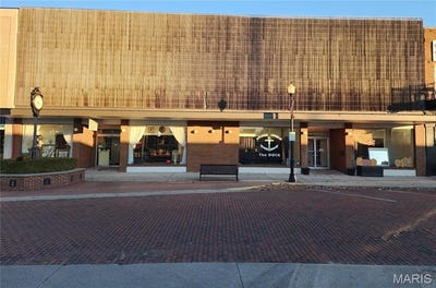 /international/us/124-e-front-street-sikeston-mo-110097351528/