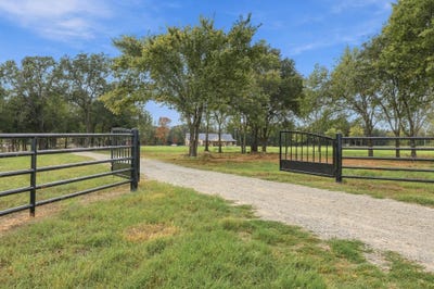 /international/us/916-cleve-cole-road-denison-tx-110120611516/