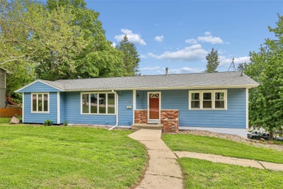 /international/us/700-division-street-guthrie-center-ia-110108234353/