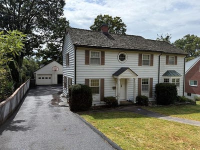 /international/us/2424-fairfield-ave-bluefield-wv-110102078309/