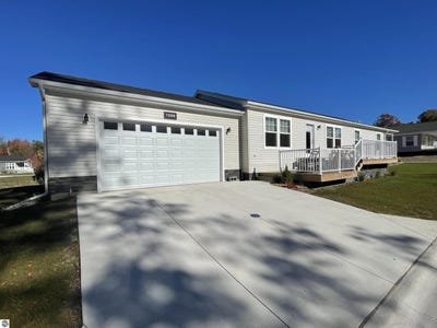 /international/us/1399-new-horizons-trail-traverse-city-mi-110103737057/