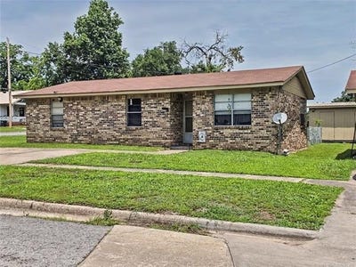 /international/us/220-w-ross-street-tahlequah-ok-110108472822/