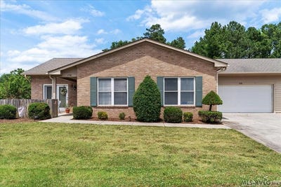 /international/us/236-beaver-creek-drive-south-hill-va-110108795859/
