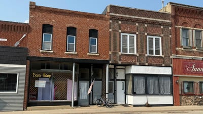 /international/us/24-28-main-street-w-dodge-center-mn-110101257502/