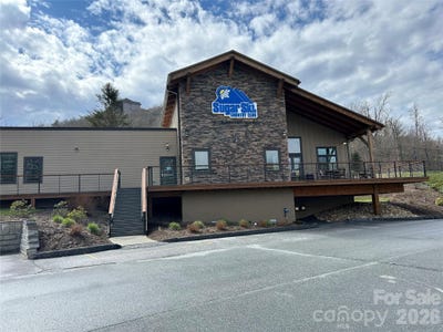 /international/us/106-sugar-ski-drive-sugar-mountain-nc-110106700965/