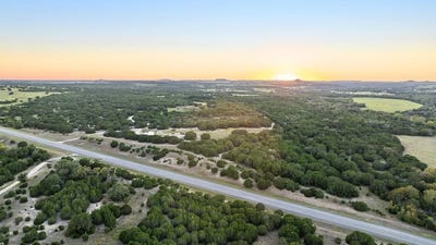 /international/us/6729-n-us-hwy-281-lampasas-tx-110095367963/