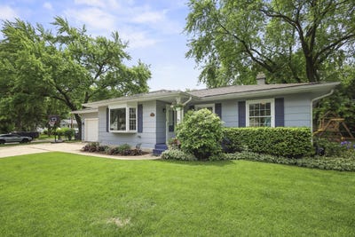 /international/us/30w111-bruce-lane-naperville-il-110108346579/