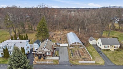 /international/us/18-roberts-lane-colonie-ny-110107082990/