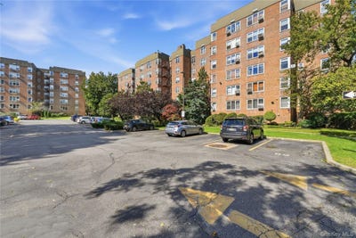 /international/us/18-40-211th-street-bayside-ny-110120066019/
