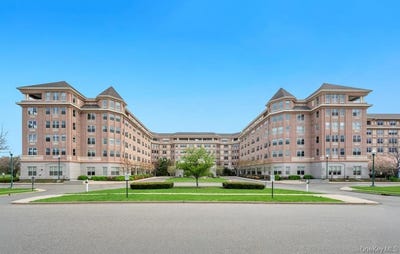 /international/us/300-e-overlook-port-washington-ny-110107437940/