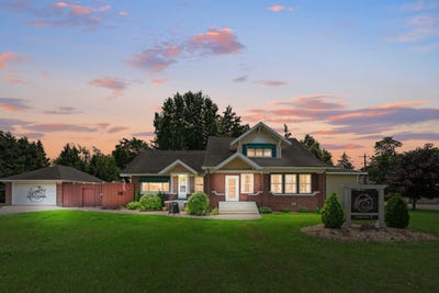 /international/us/2-e-ash-street-e-three-oaks-mi-110108754839/