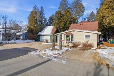 /international/us/1324-w-green-lake-dr-west-bend-wi-110104307339/