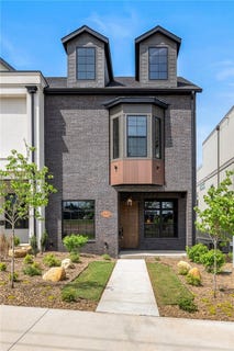 /international/us/1033-nw-a-street-bentonville-ar-110108125337/
