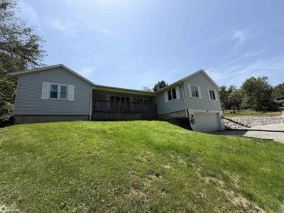 /international/us/1200-e-maple-street-centerville-ia-110108581456/