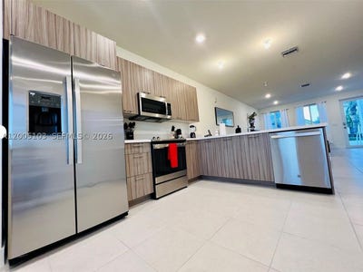 /international/us/10300-nw-66th-av-doral-fl-110107633982/