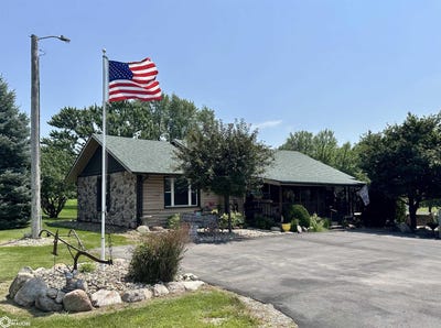 /international/us/21450-490th-street-chariton-ia-110101364613/