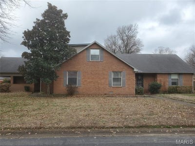 /international/us/100-n-clayton-street-charleston-mo-110105847433/