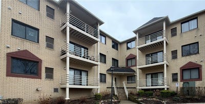 /international/us/19510-lorain-road-fairview-park-oh-110106615996/