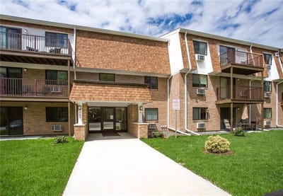 /international/us/752-quaker-lane-warwick-ri-110100259940/