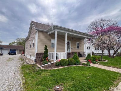 /international/us/311-s-hibbard-street-staunton-il-110098962795/