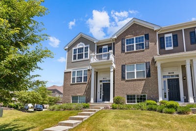 /international/us/911-charlton-lane-naperville-il-110108546068/