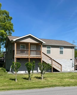 /international/us/127-calhoun-st-alderson-wv-110107234093/