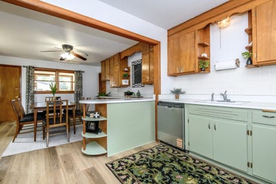 /international/us/2615-e-denton-ave-saint-francis-wi-110107809635/