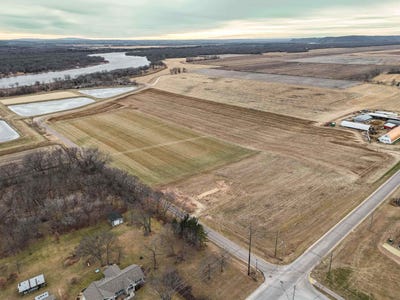 /international/us/12-3-acres-river-sauk-city-wi-110104911142/