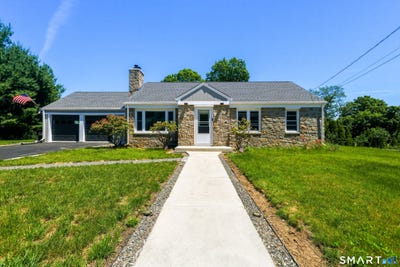 /international/us/24-crown-street-trumbull-ct-110108908040/