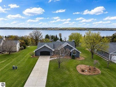 /international/us/7215-cedarview-lane-cedar-mi-110108571978/