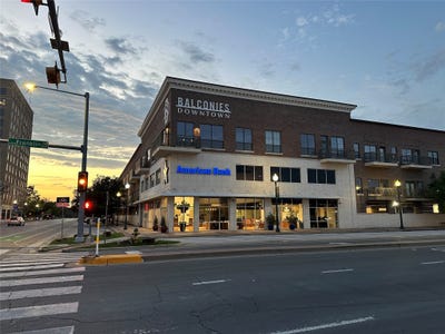 /international/us/330-austin-avenue-waco-tx-110107800902/