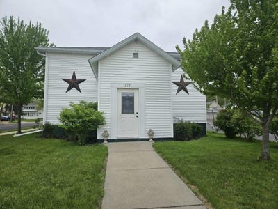 /international/us/215-w-depot-street-marshfield-wi-110108363936/