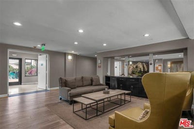 /international/us/838-pine-ave-long-beach-ca-110107986243/
