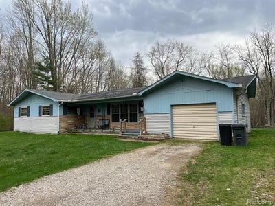 /international/us/2681-flint-river-road-oregon-twp-mi-110104874098/