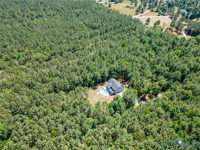 /international/us/9101-beaver-bridge-road-moseley-va-110108193041/
