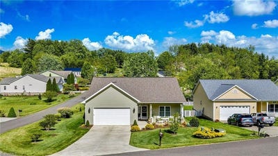 /international/us/209-w-evergreen-street-west-jefferson-nc-110108653424/