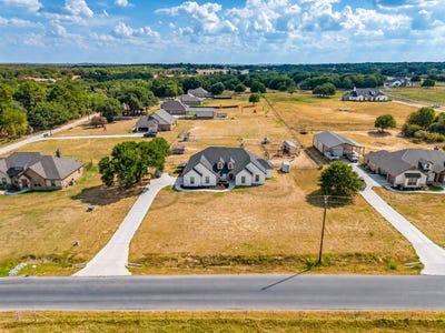 /international/us/731-county-road-4764-boyd-tx-110110241217/