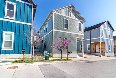 /international/us/146-e-south-street-fayetteville-ar-110099454523/