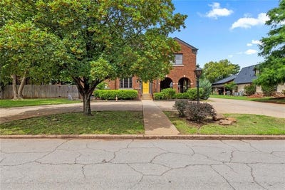 /international/us/516-s-9th-avenue-clinton-ok-110100252957/