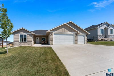 /international/us/2612-s-galena-ave-sioux-falls-sd-110120456196/