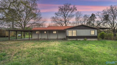 /international/us/126-hurt-street-scottsboro-al-110098496263/
