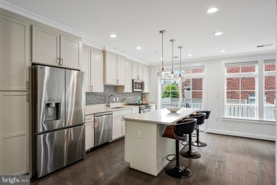 /international/us/10353-main-street-fairfax-va-110101398346/?lang=de