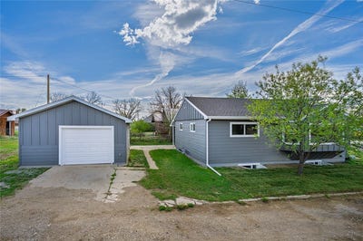 /international/us/704-2nd-street-nw-harlowton-mt-110108196989/