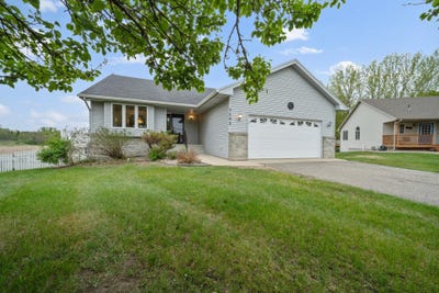 /international/us/3592-county-road-82-nw-alexandria-mn-110108168381/