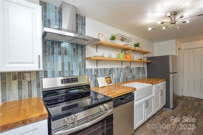 /international/us/9325-old-concord-road-charlotte-nc-110100677850/