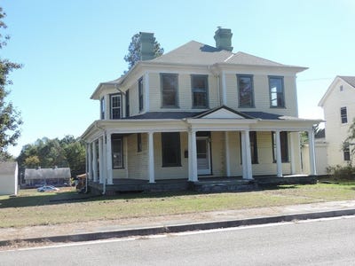 /international/us/303-brunswick-avenue-blackstone-va-110102944967/