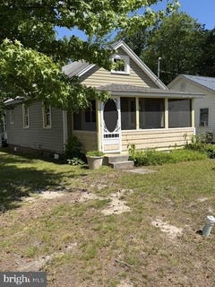 /international/us/13-10th-st-colonial-beach-va-110108098685/